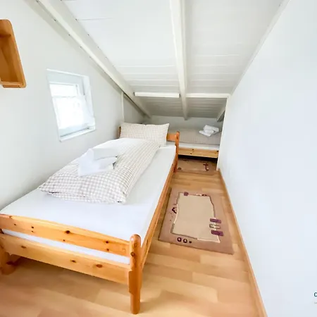 Elise Am - Ringwall 107 *